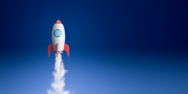 cartoon-spaceship-flying-in-the-blue-picture-id1164894363 (1)